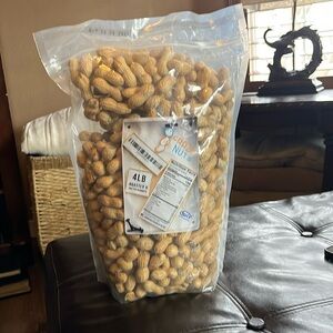 4lb bag of peanuts